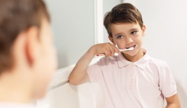 cute green eyed boy brushing his teeth front mirror 1024xauto Dadsbanter