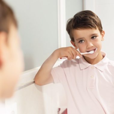 cute green eyed boy brushing his teeth front mirror 1024xauto Dadsbanter