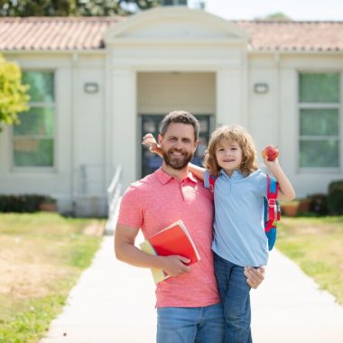 american father son walking trough school park 1024xauto Dadsbanter