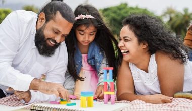 indian parents having fun city park playing with wood toys with their daughter 1160x729 1024xauto Dadsbanter