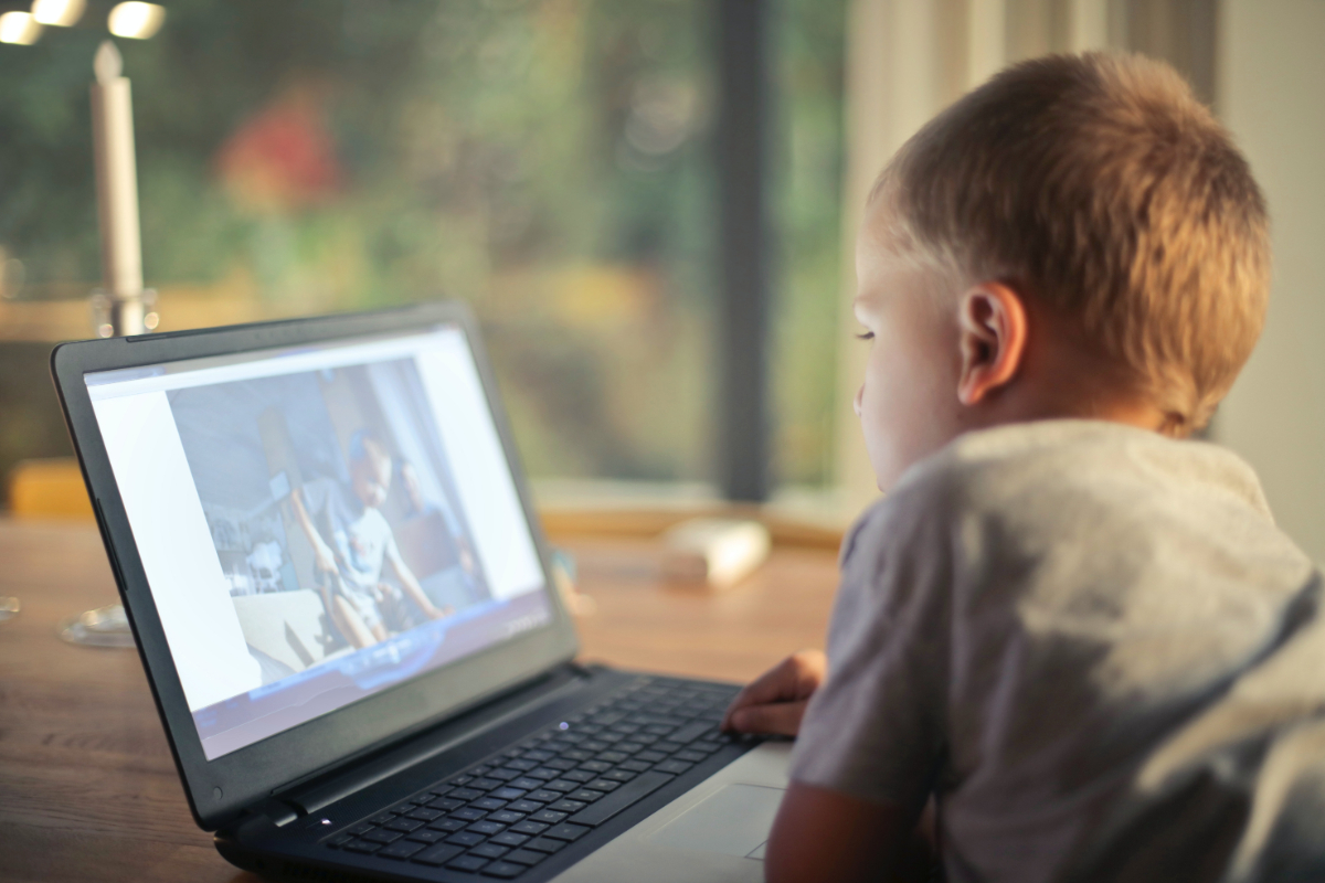 kids watching movies at home